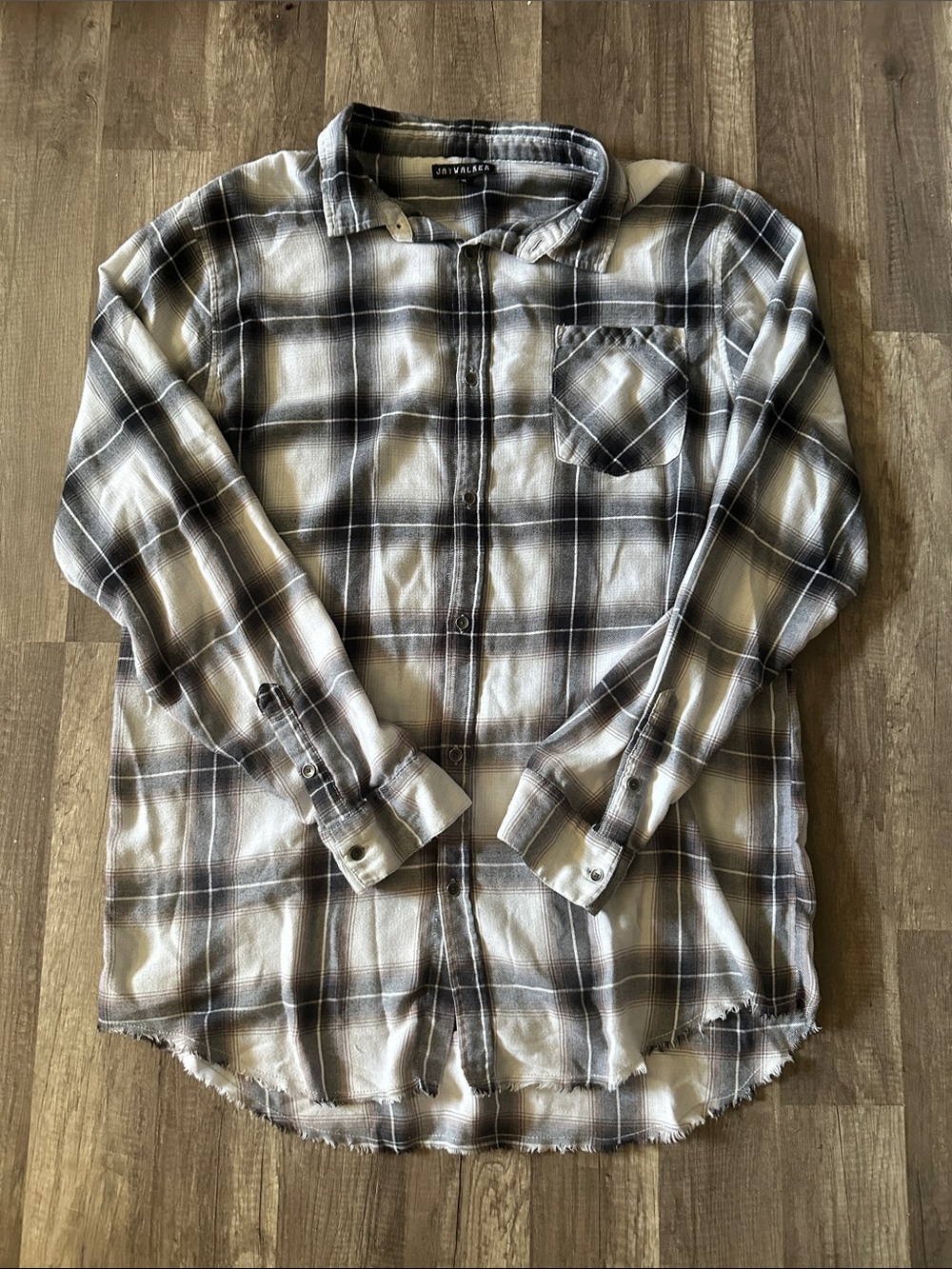 Men’s Jay Walker Elongated Long Sleeve Button Down Shirt in size XXL